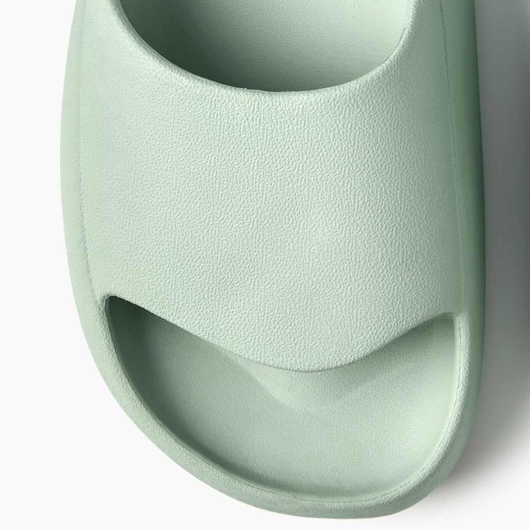 Wide-Toed Relaxed Fit.