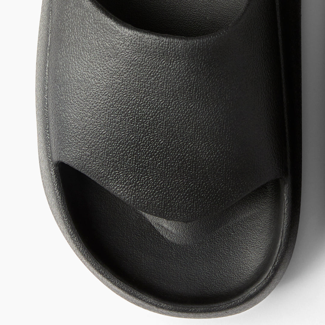 Wide-Toed Relaxed Fit.